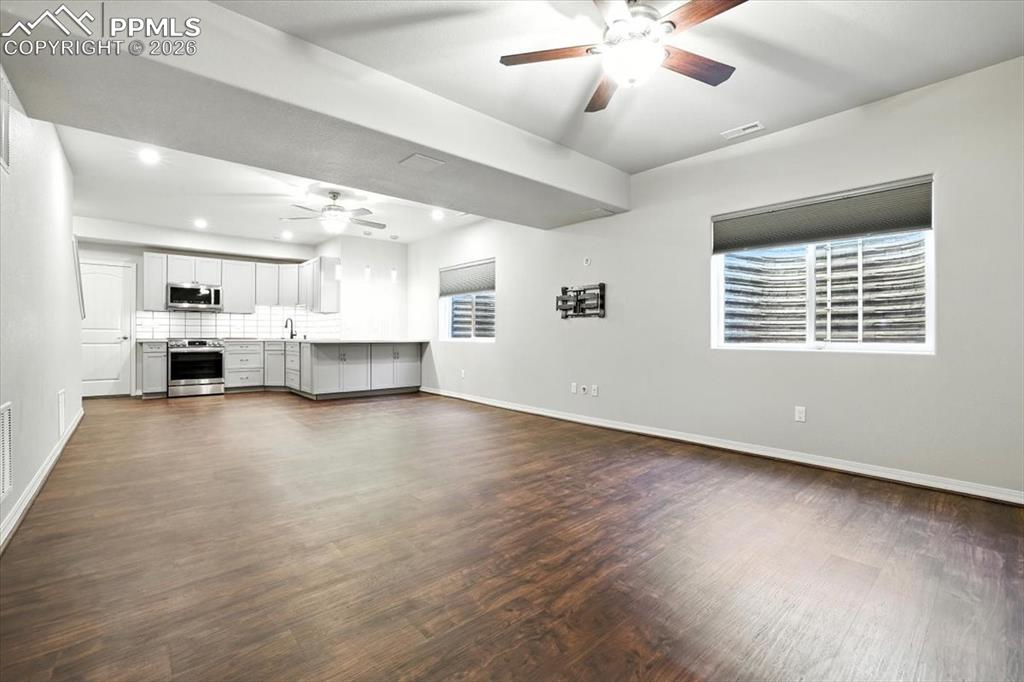 Image 29 of 49: Living Room