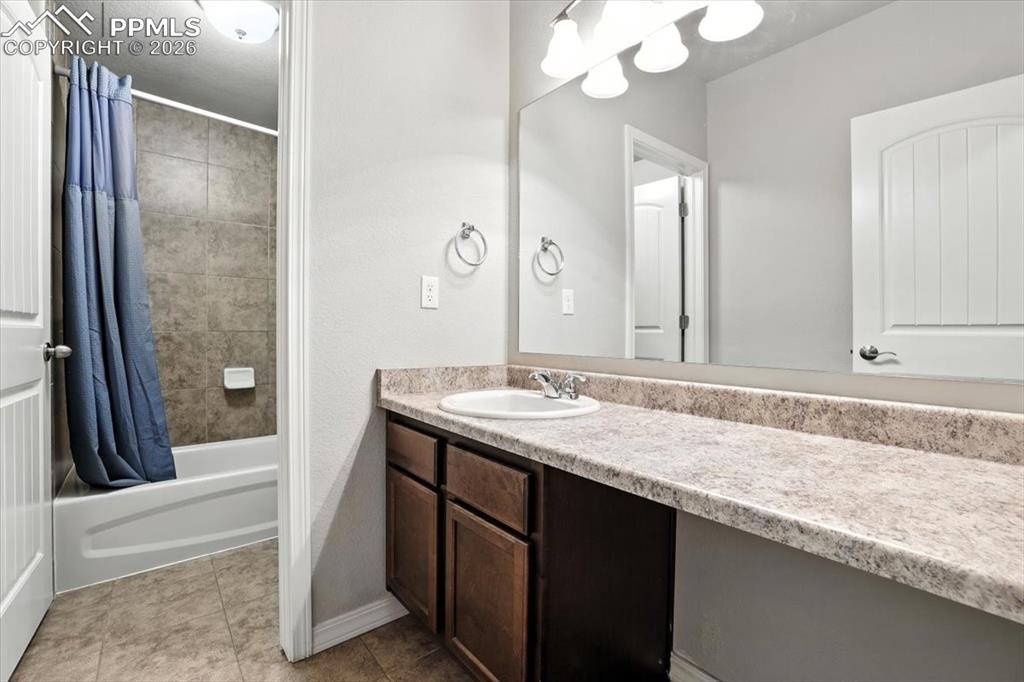 Image 36 of 49: Bathroom