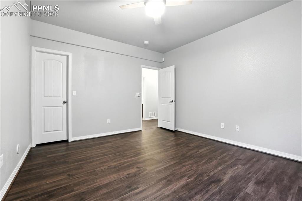 Image 38 of 49: Bedroom