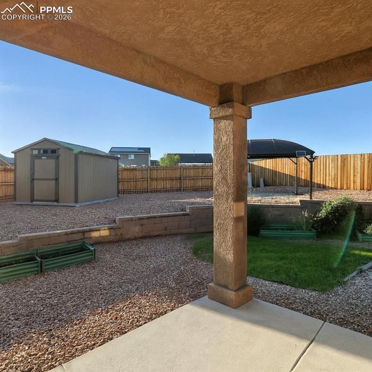 Image 44 of 49: Yard