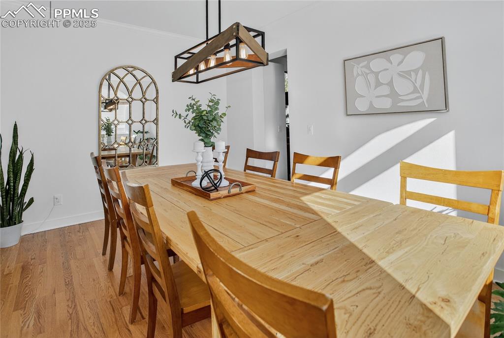 Image 13 of 47: Dining Area