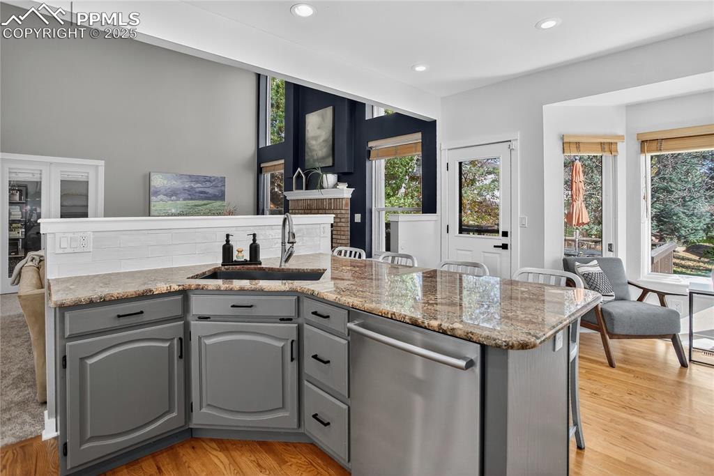 Image 17 of 47: Perfect open plan for entertaining loved ones or a larger group.