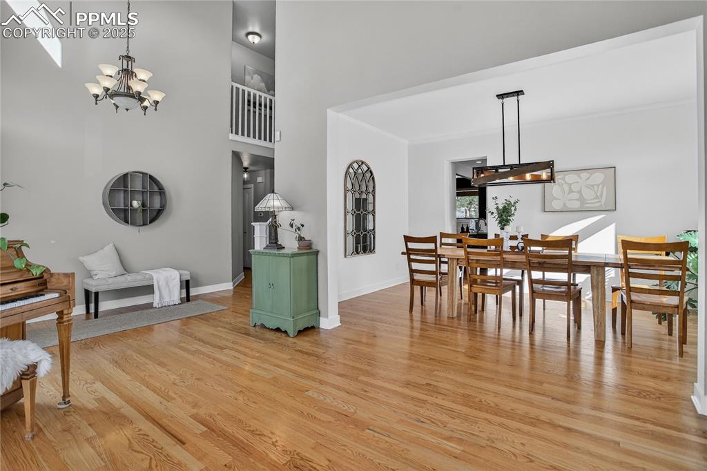 Image 9 of 47: Dining room