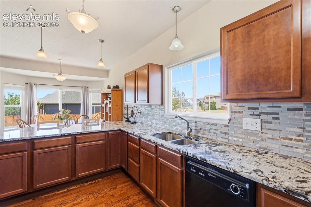 Image 13 of 33: Kitchen