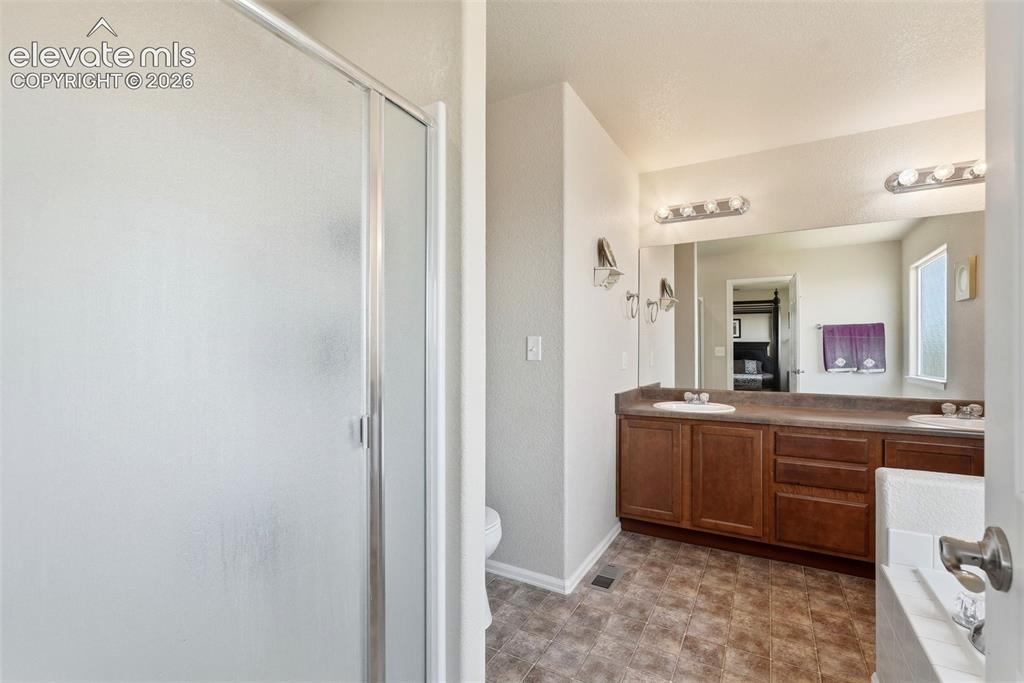 Image 18 of 33: 5 Pc Bath with Free-Standing Shower