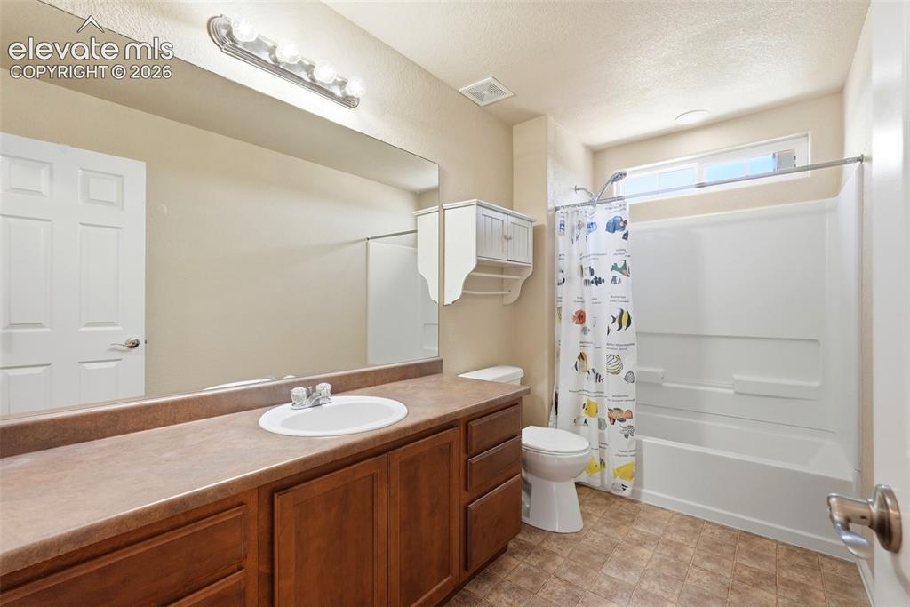 Image 24 of 33: Full Upstairs Bathroom