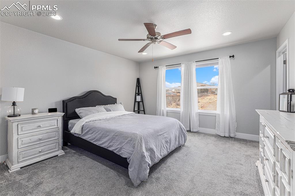 Image 14 of 19: Bedroom