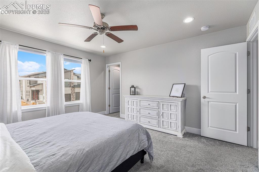 Image 15 of 19: Bedroom