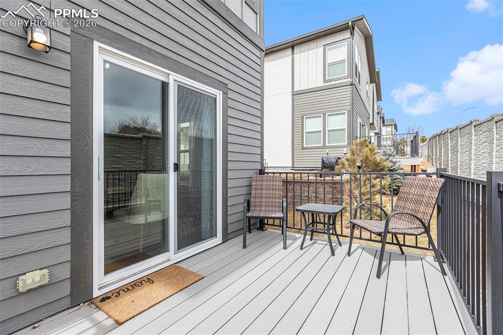 Image 19 of 19: Deck