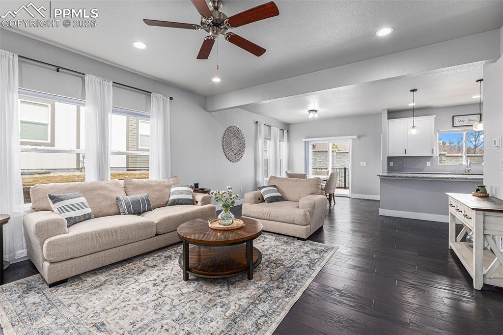 Image 4 of 19: Living Room