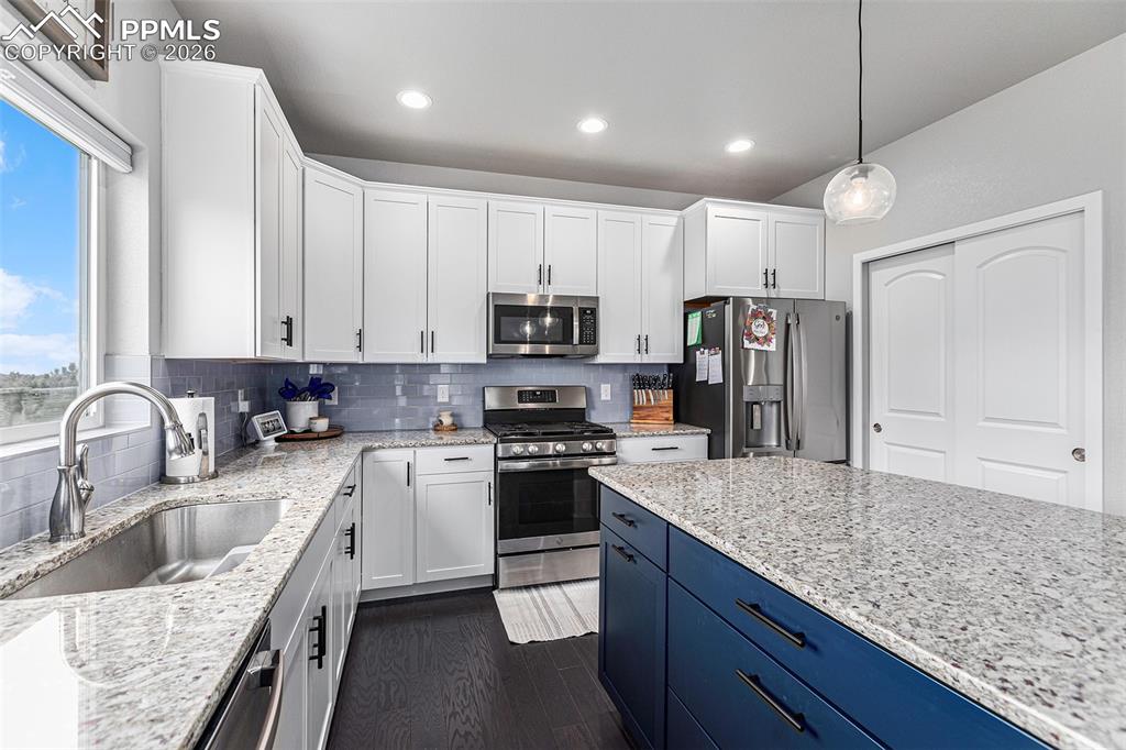 Image 6 of 19: Kitchen