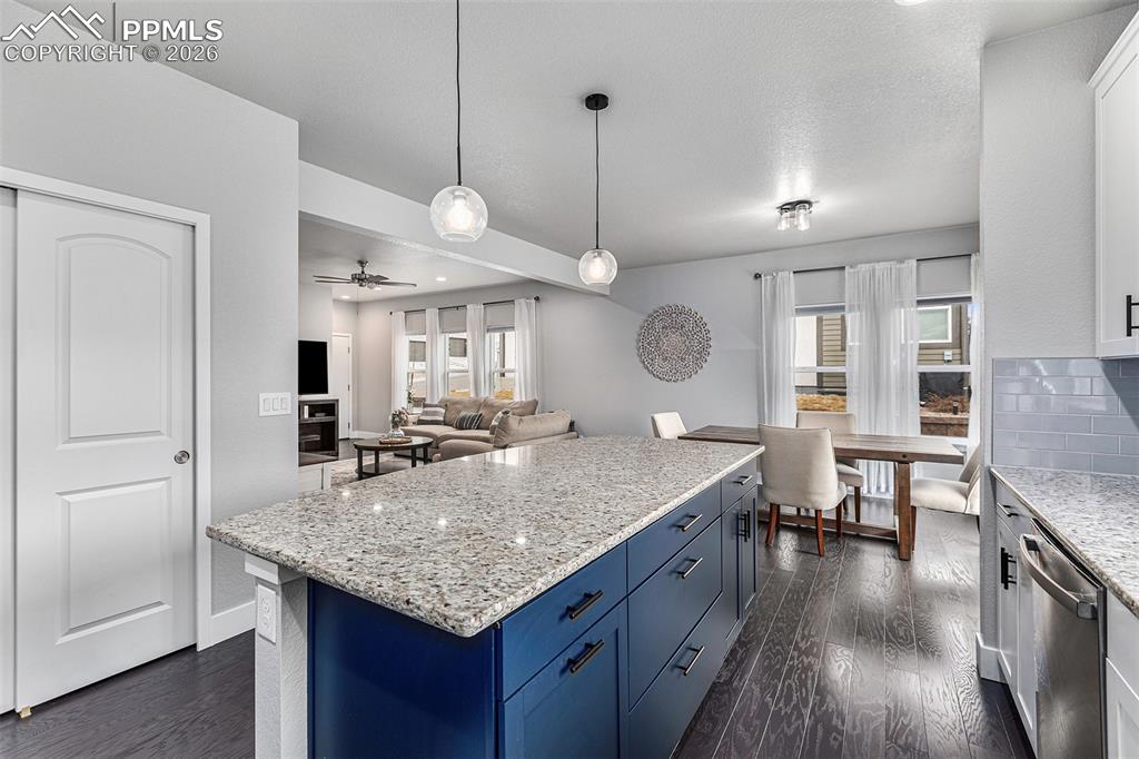 Image 8 of 19: Kitchen