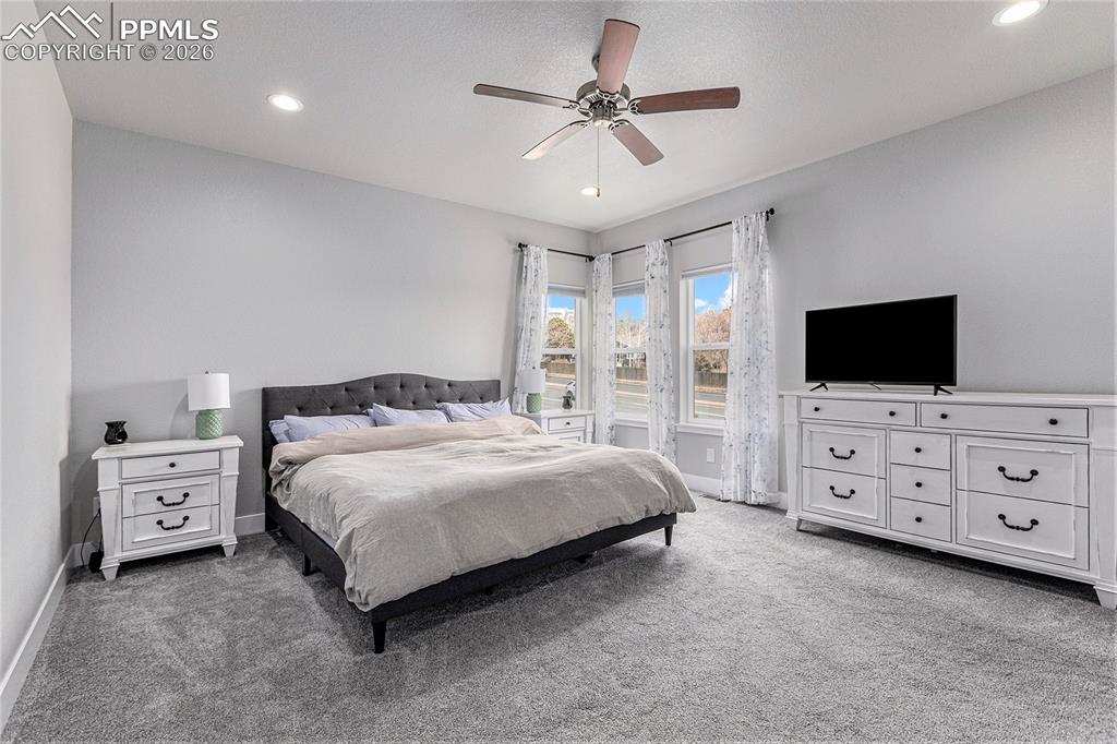 Image 9 of 19: Bedroom