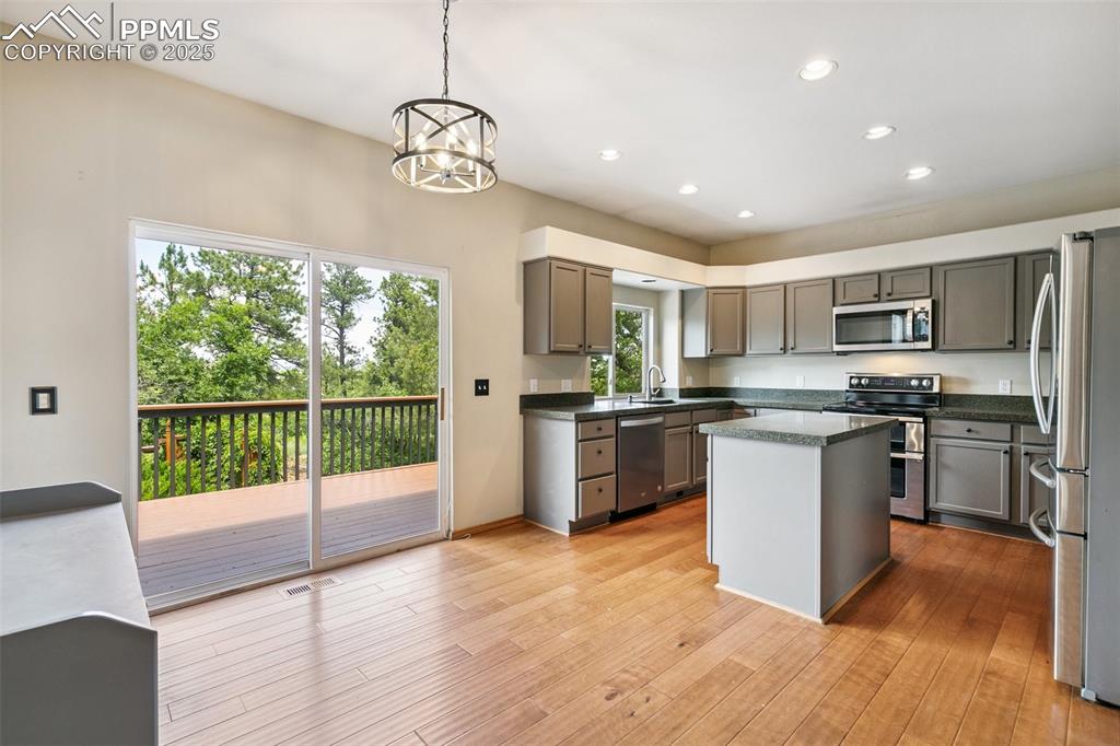 Image 14 of 45: Kitchen