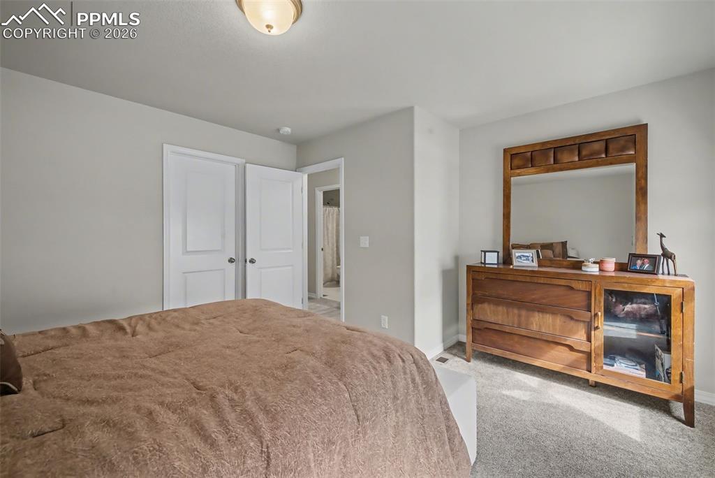 Image 21 of 29: Bedroom