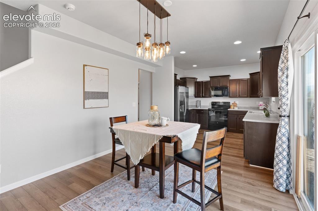 Image 12 of 44: Dining Area