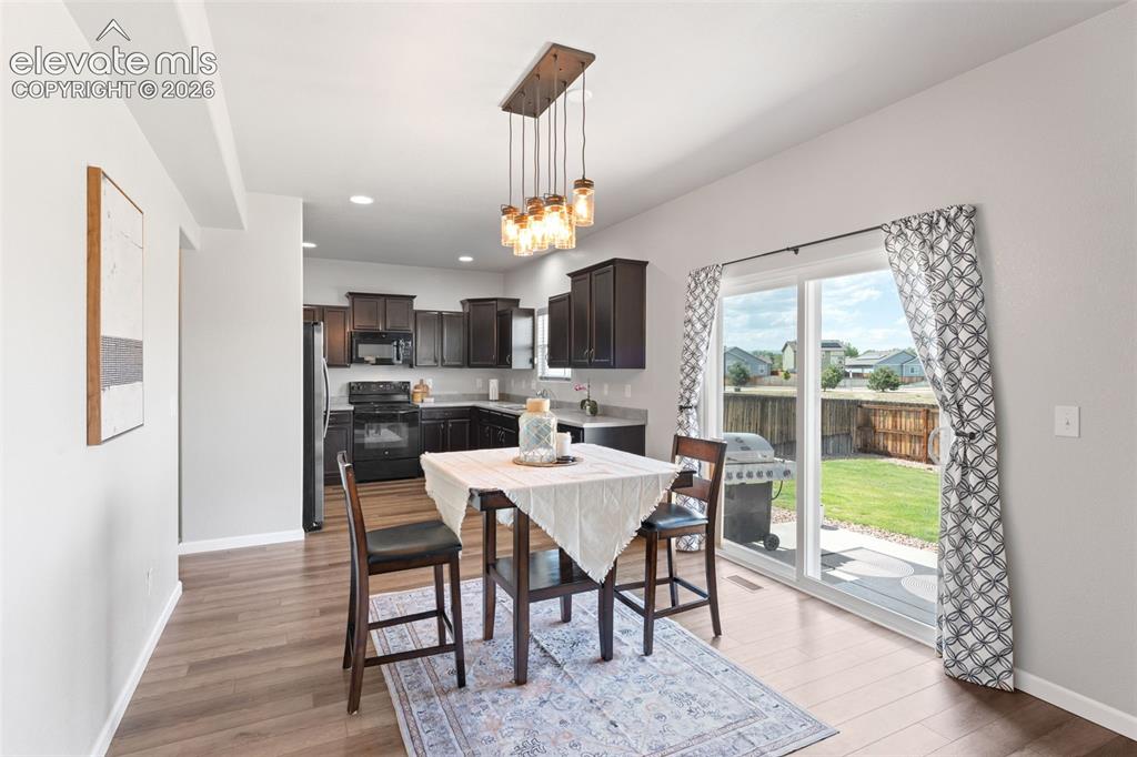Image 13 of 44: Dining Area
