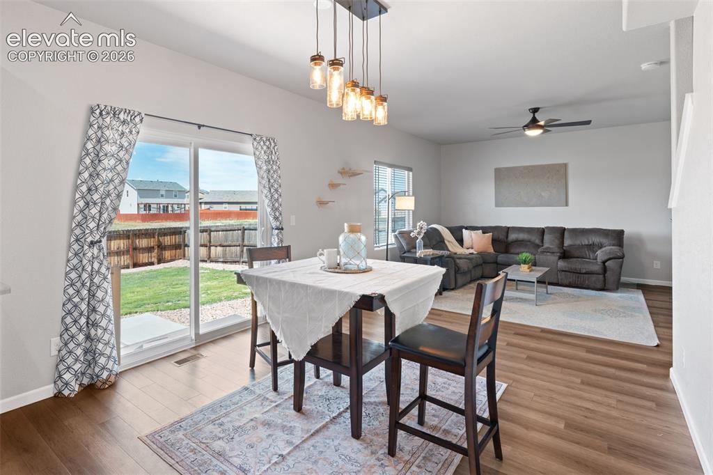 Image 14 of 44: Dining Area