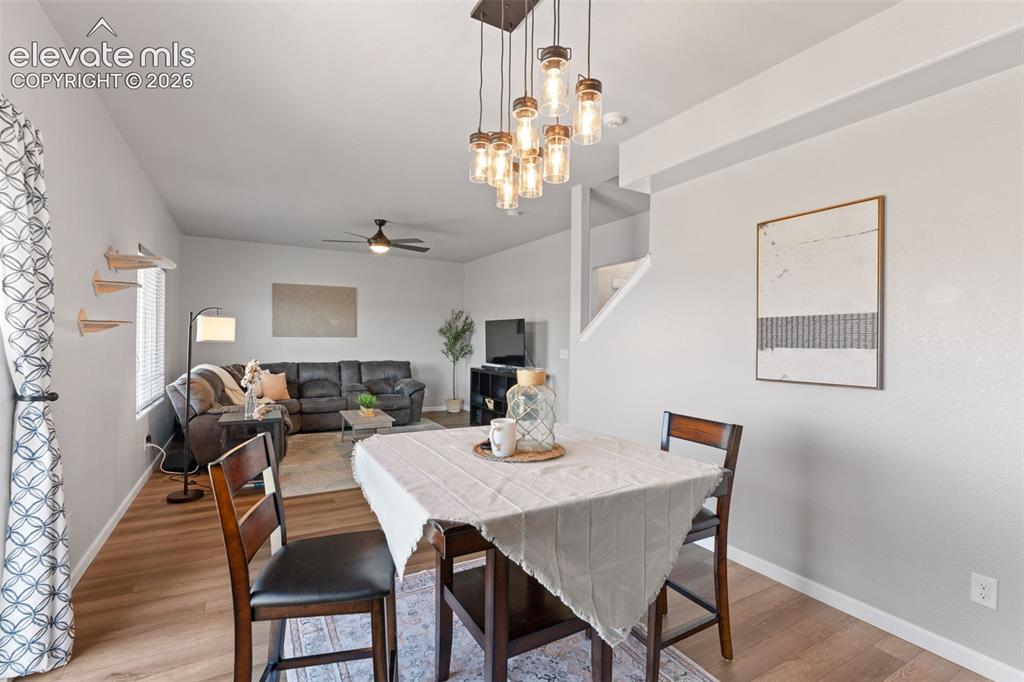 Image 16 of 44: Dining Area