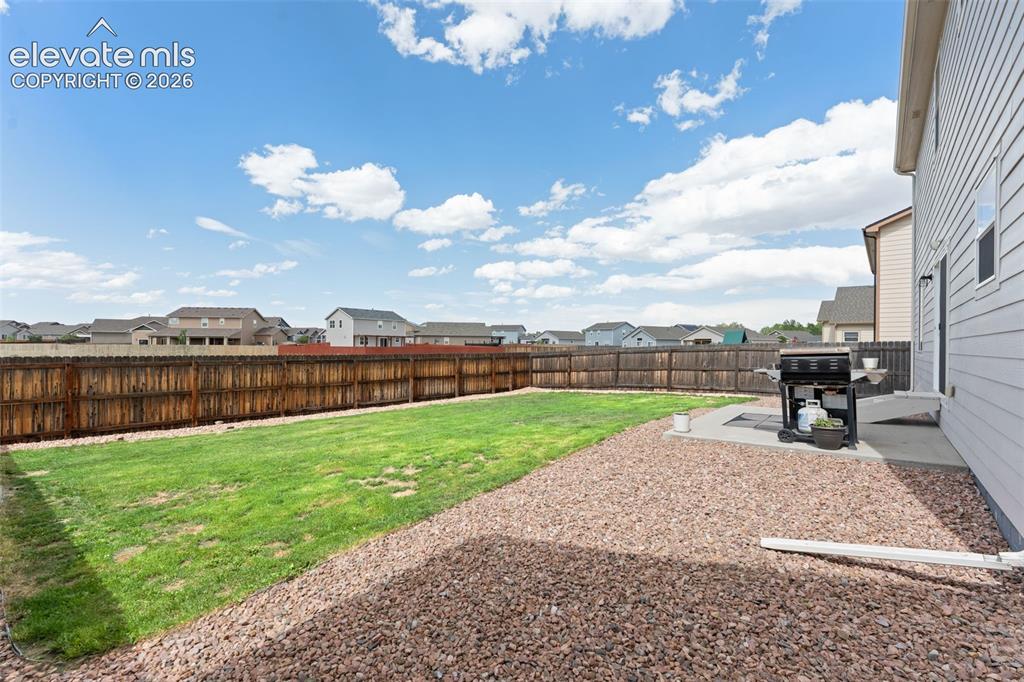 Image 42 of 44: Yard