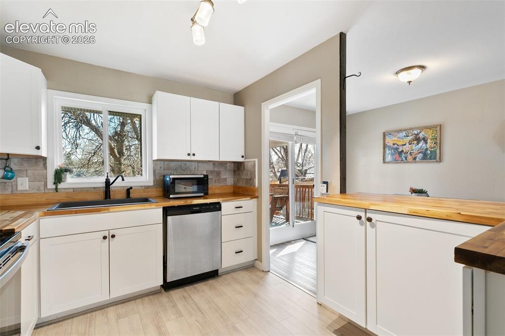 Image 12 of 39: Kitchen