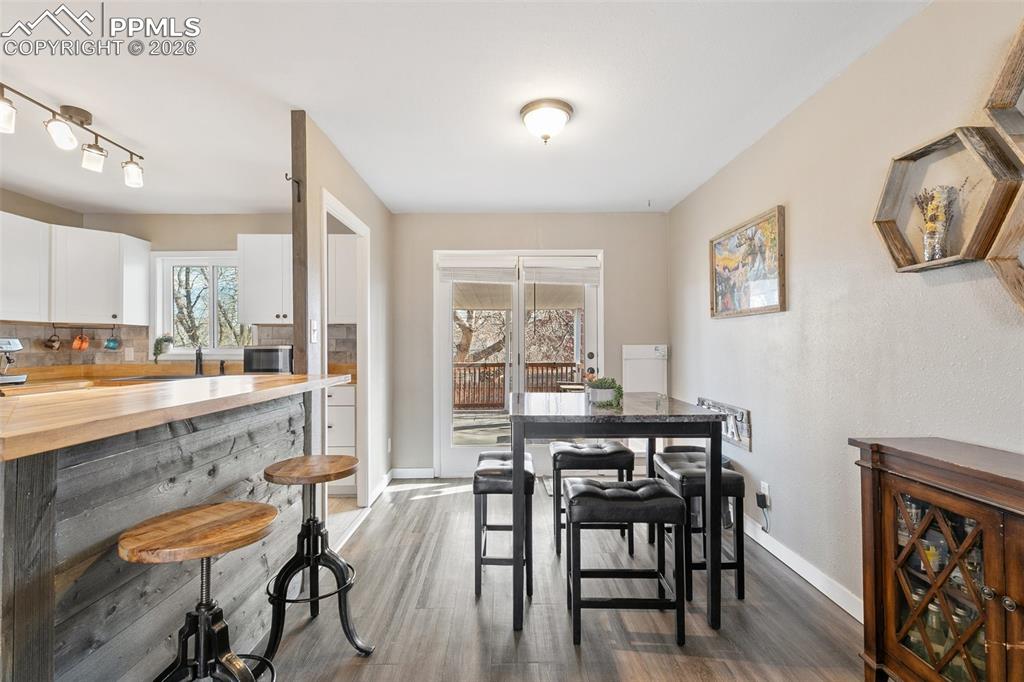Image 17 of 39: Dining Area