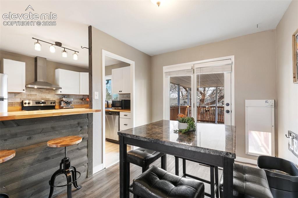 Image 17 of 39: Dining Area
