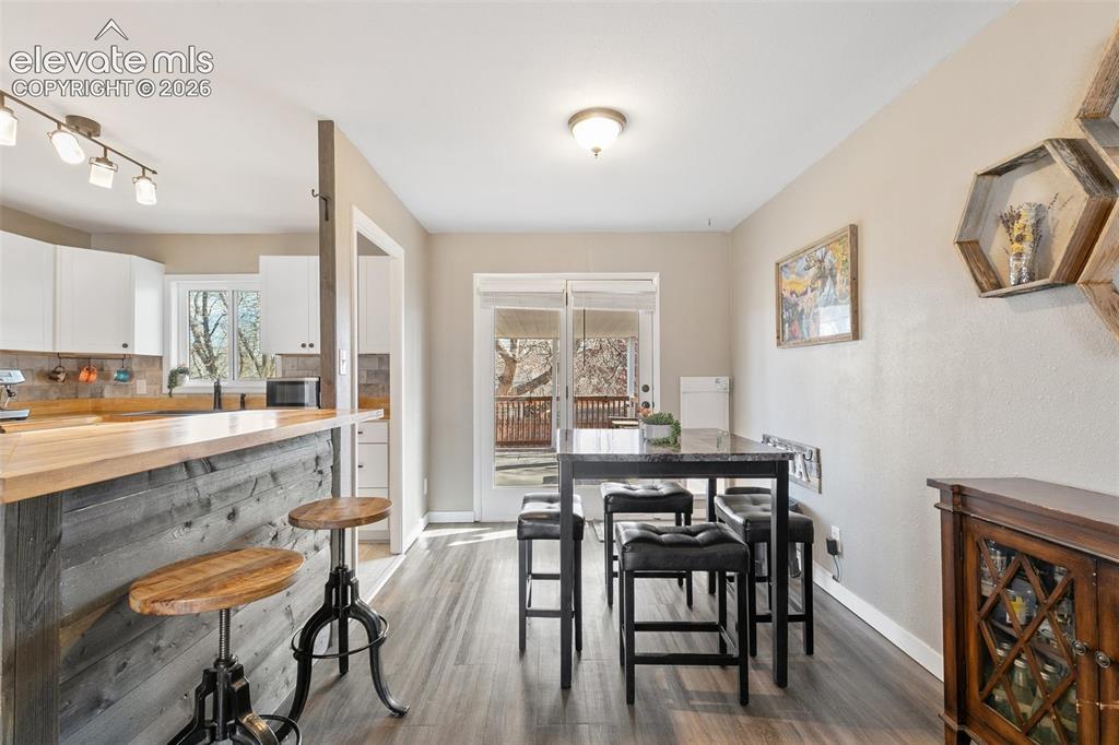 Image 18 of 39: Dining Area