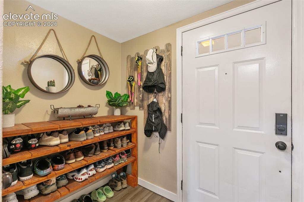 Image 5 of 39: Large, welcoming entryway