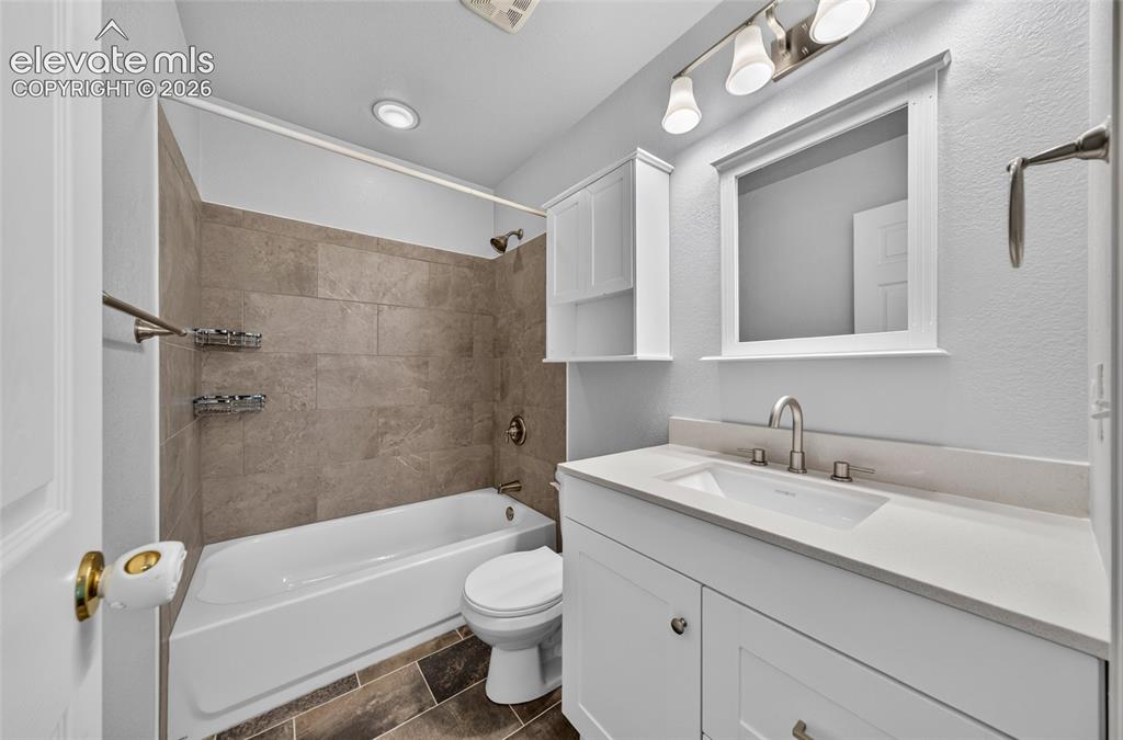 Image 29 of 41: Bathroom