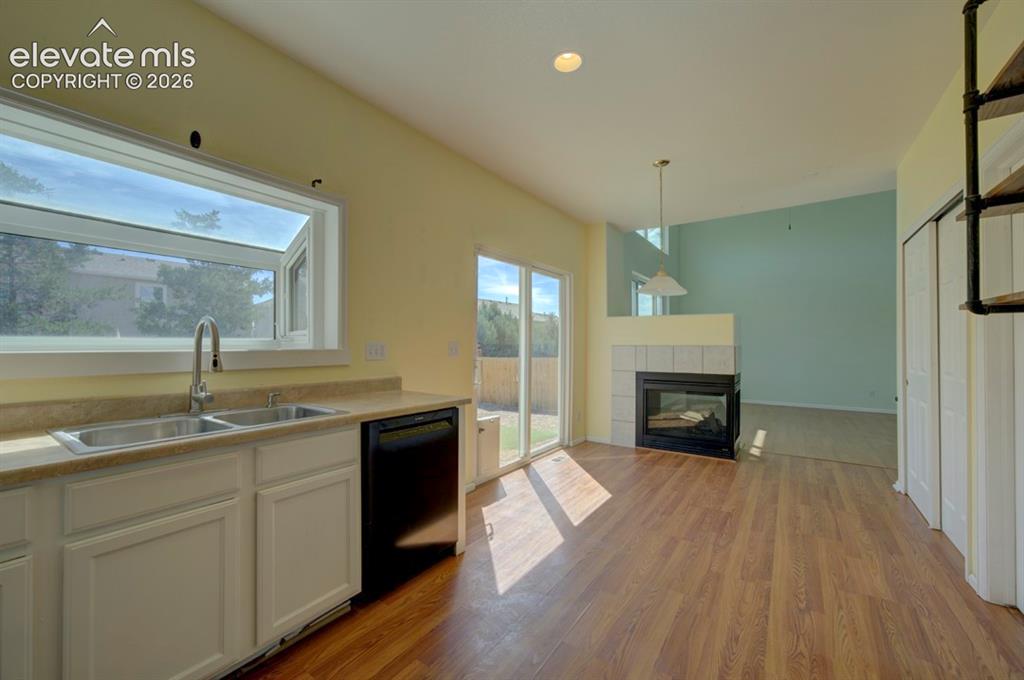 Image 5 of 41: Kitchen