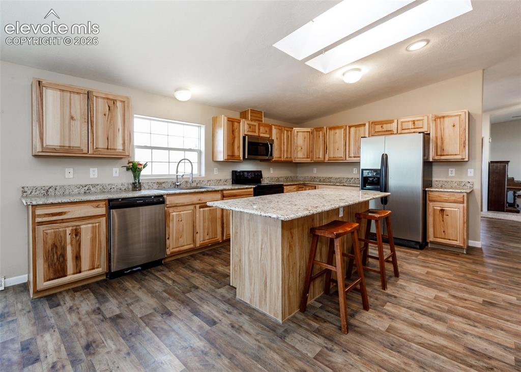 Image 11 of 50: Kitchen