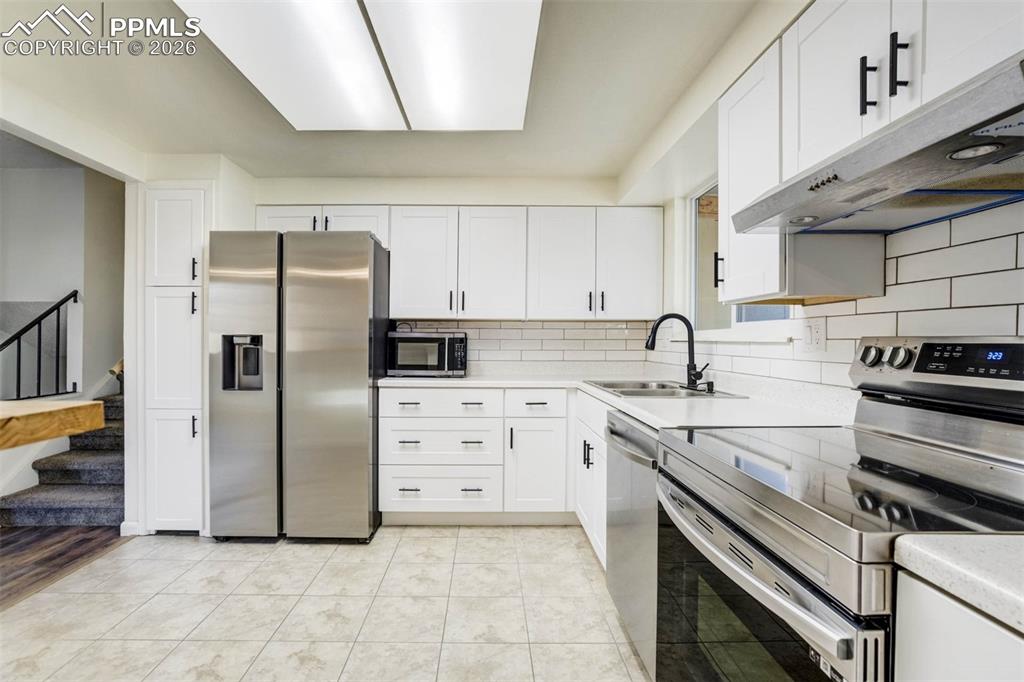 Image 12 of 48: Kitchen