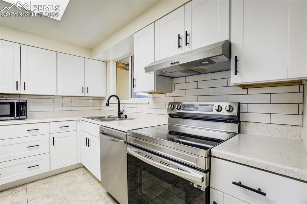 Image 13 of 48: Kitchen