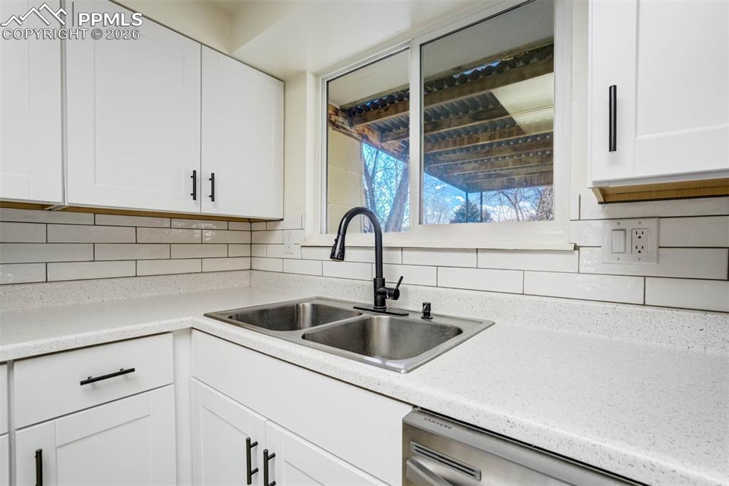 Image 14 of 48: Kitchen