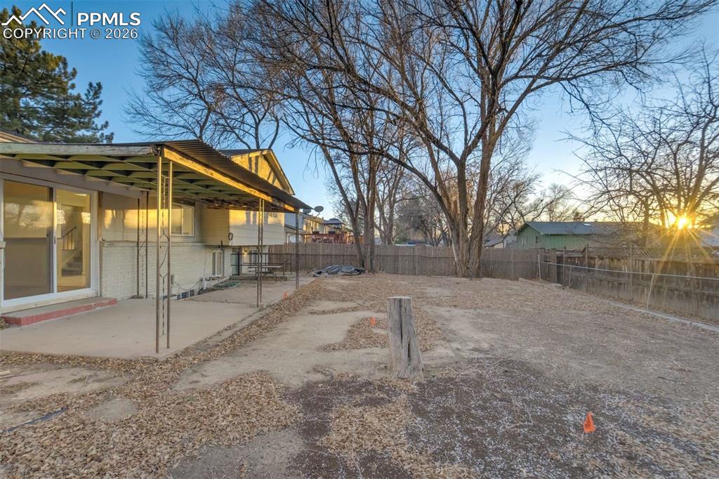 Image 33 of 48: Yard