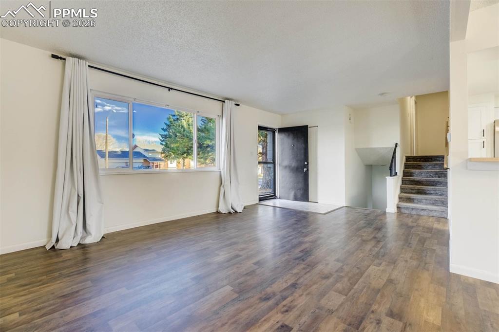 Image 40 of 48: Living Room