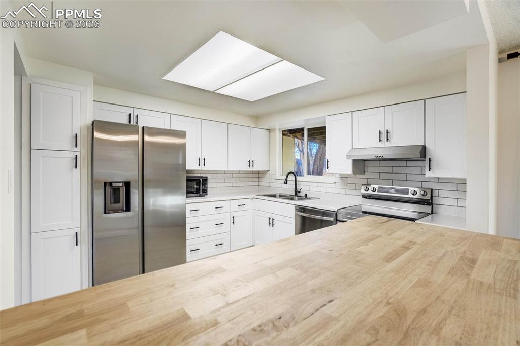 Image 8 of 48: Kitchen