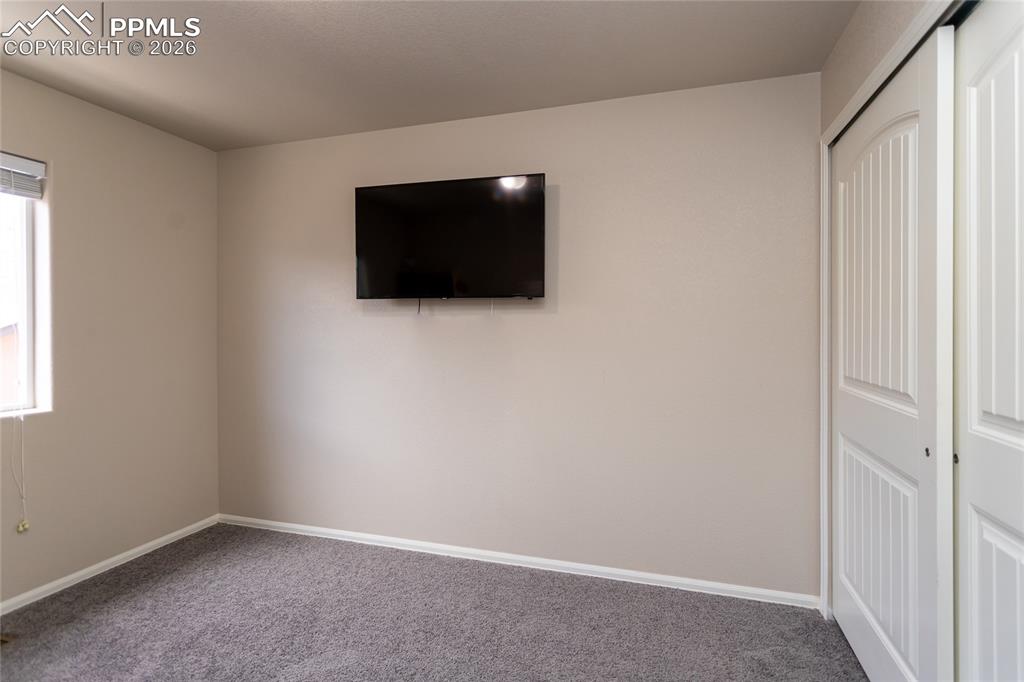 Image 19 of 35: Bedroom