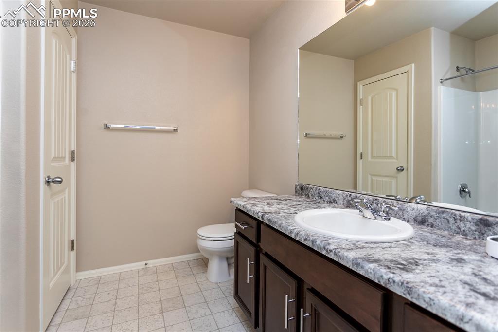 Image 23 of 35: Bathroom