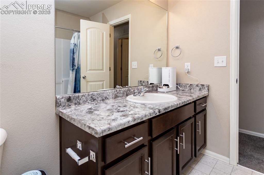 Image 24 of 35: Bathroom