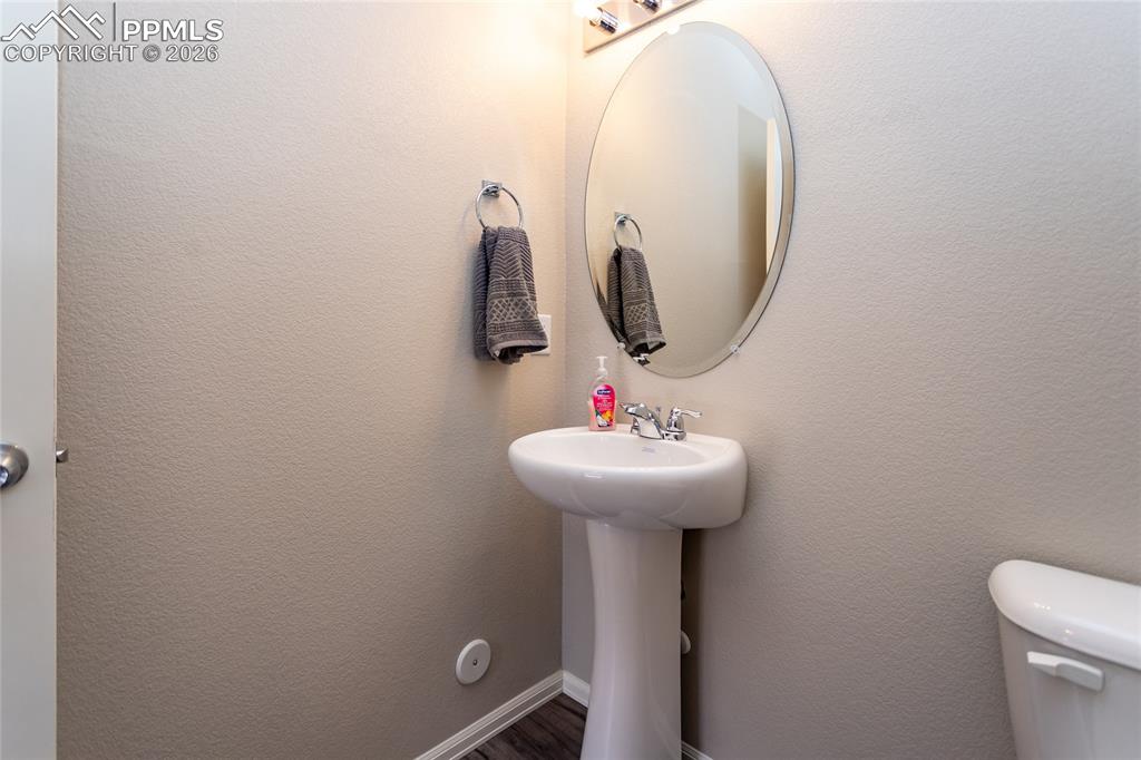 Image 27 of 35: Bathroom