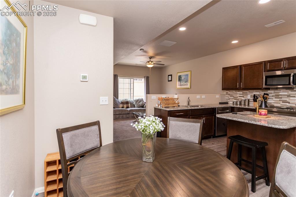 Image 8 of 35: Dining Area