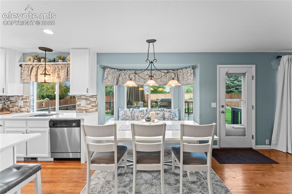 Image 10 of 42: Dining Area