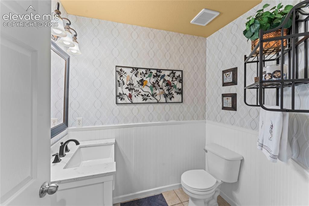 Image 14 of 42: Bathroom