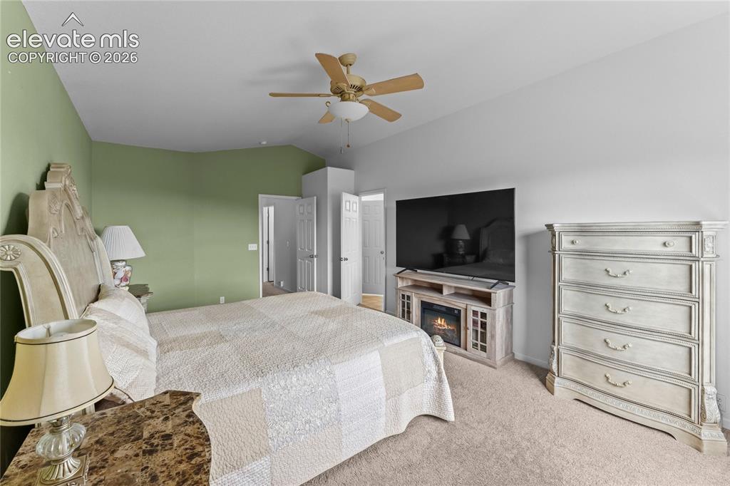Image 19 of 42: Bedroom