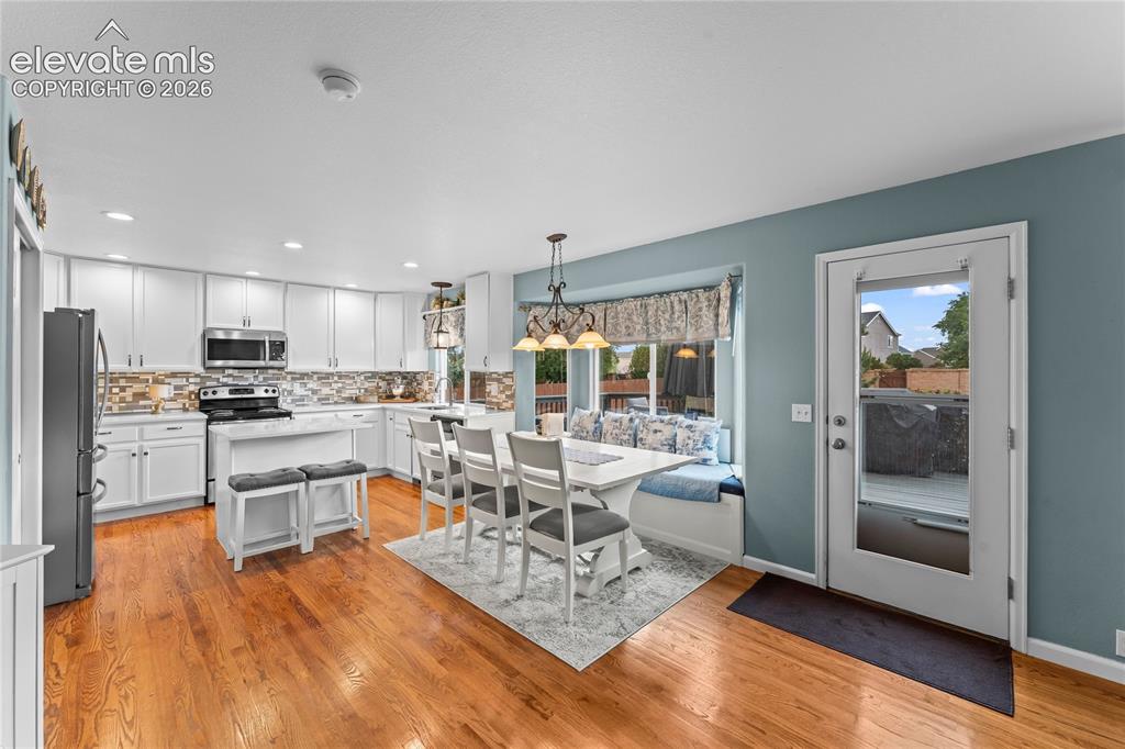 Image 7 of 42: Dining Room