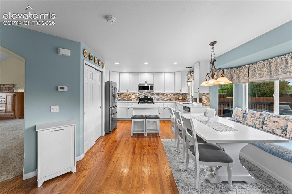 Image 8 of 42: Dining Area