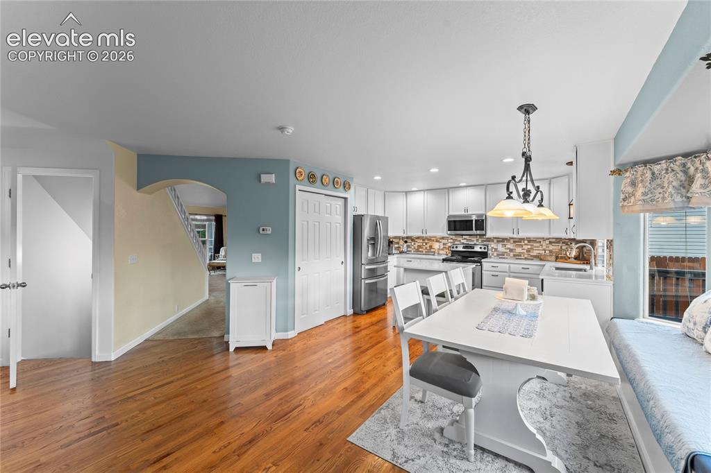 Image 9 of 42: Dining Area