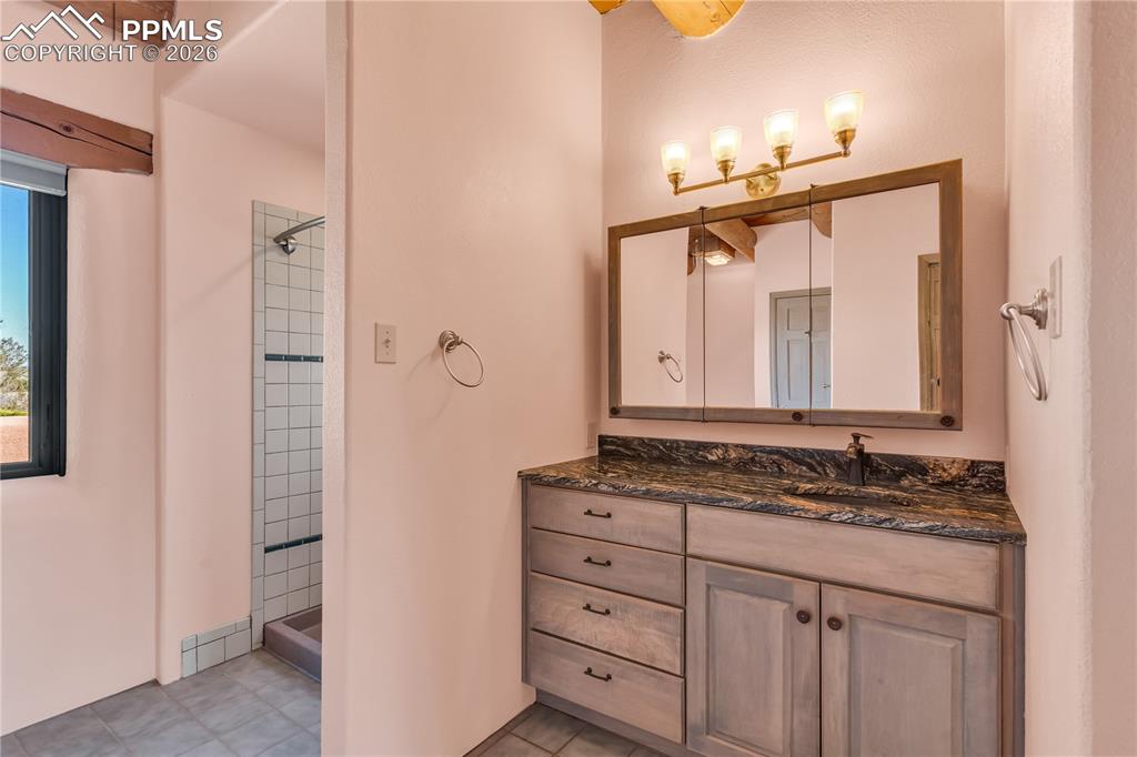 Image 22 of 49: Bathroom